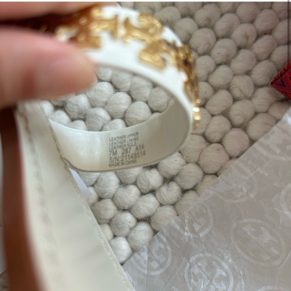 Tory Burch Val Patent Flat Sandal Ivory/Gold Size 7 - Picture 2 of 6